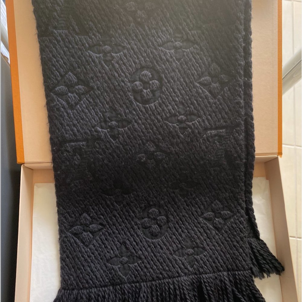 Louis Vuitton Logomania Scarf in Black